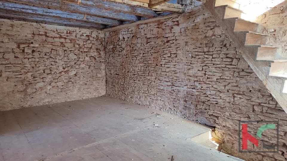 Istria, house in the center of Vodnjan for renovation, opportunity for investment for tourist purposes
