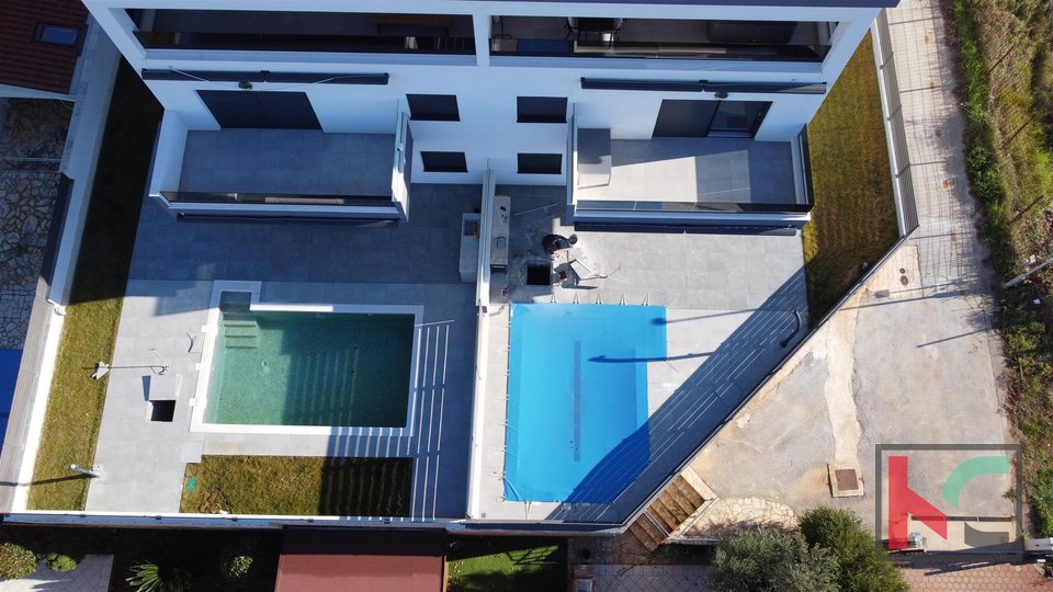 Istria - Premantura - Volme, apartment 85m2 in a luxury new building with pool and sea view