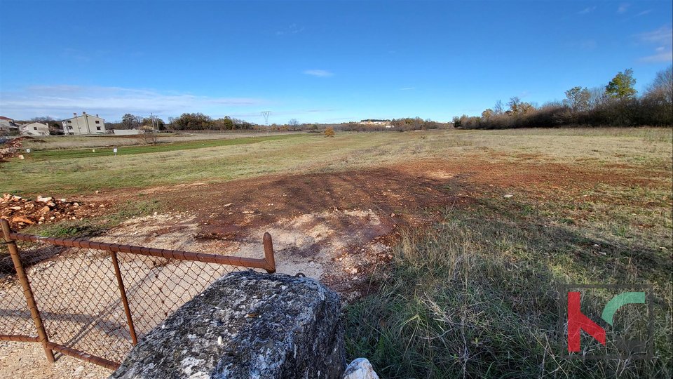 Istria - Marcana, building land 1405m2 II infrastructure along the edge of the plot