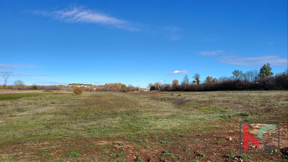 Istria - Marcana, building land 1405m2 II infrastructure along the edge of the plot