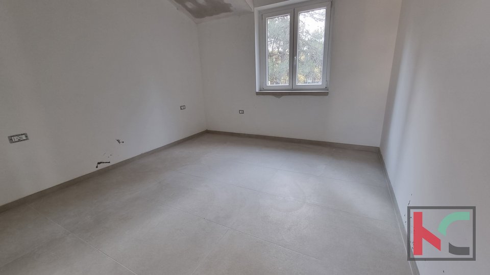 Istra, Fažana, Valbandon, stan 103,27 m2 sa terasom, vrt, 3 spavaće sobe