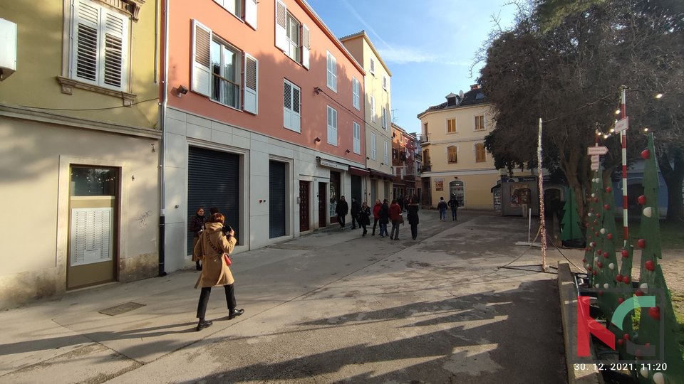 Istria, Pola, confortevole appartamento 74,21 m2, via Sergijevaca, 50 m2 dal Forum cittadino
