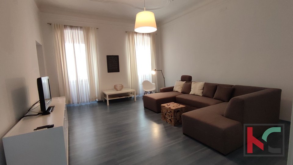 Istria, Pola, confortevole appartamento 74,21 m2, via Sergijevaca, 50 m2 dal Forum cittadino
