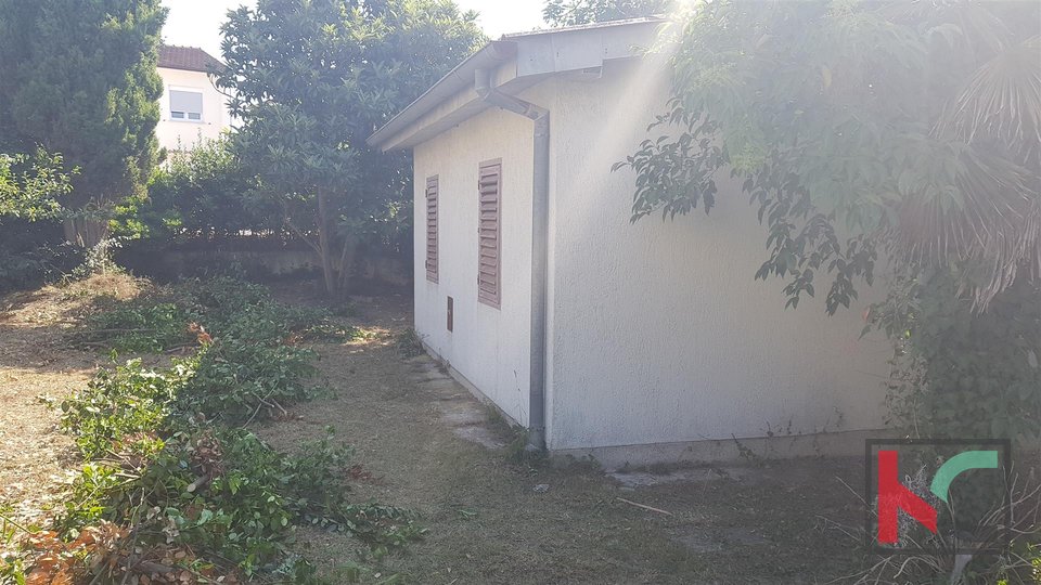 Istria - Medulin, small house on 801m2 building garden II great location