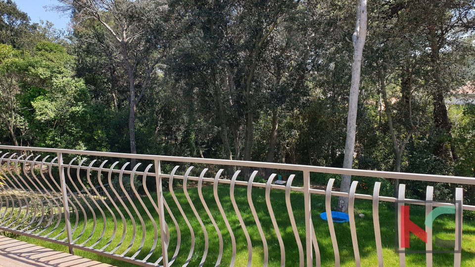 Istra - Rovinj, prestižna nekretnina na svega 40 metra od mora i plaže II pogled more