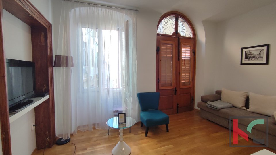 Istria, Pula, center, apartment 121.99 m2 with 1 apartment and 3 bedrooms, opportunity for tourist rental !!!