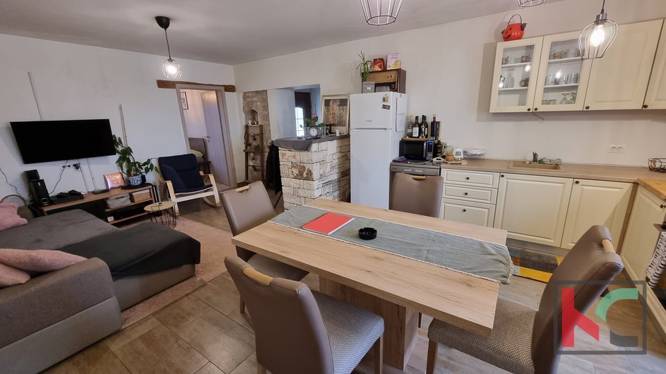 Istria, Bale, decorated house 150m2 with 2 apartments with a garden of 304m2