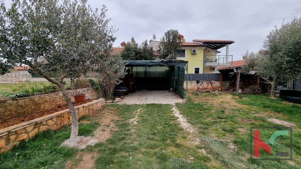 Istrien, Bale, dekoriertes Haus 150m2 mit 2 Wohnungen mit einem Garten von 304m2