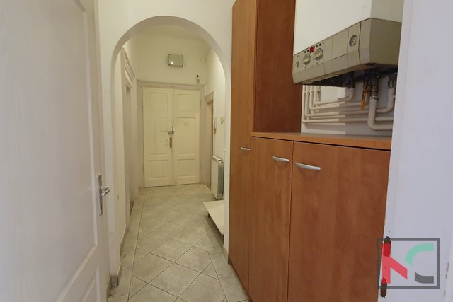 Pula, apartment 89.82 m2 with two separate entrances in the city center