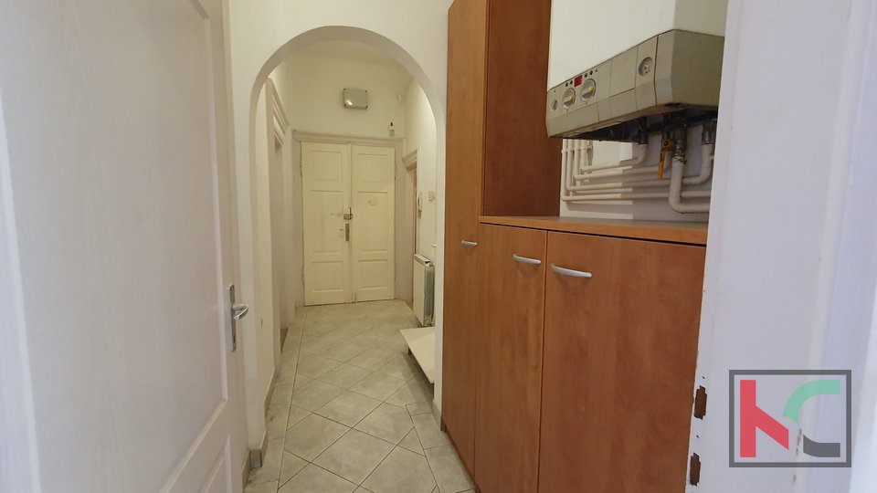 Pula, apartment 89.82 m2 with two separate entrances in the city center