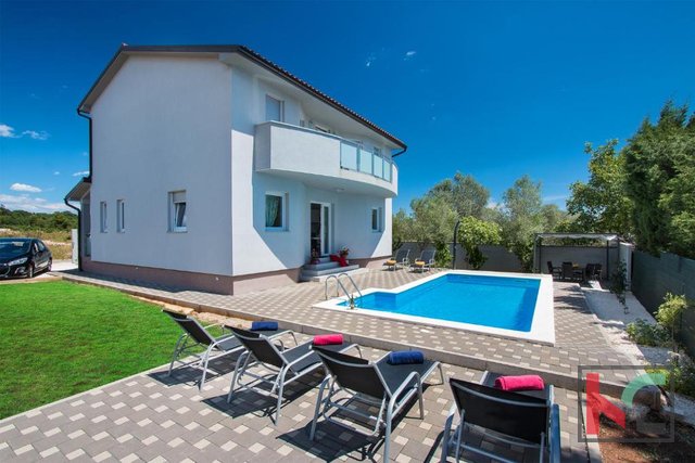 Istria, Dignano, casa vacanze con piscina e giardino paesaggistico di 441 m2