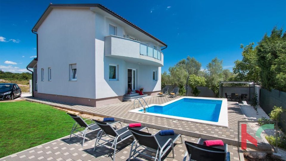Istrien, Vodnjan, Ferienhaus mit Pool und Landschaftsgarten von 441 m2