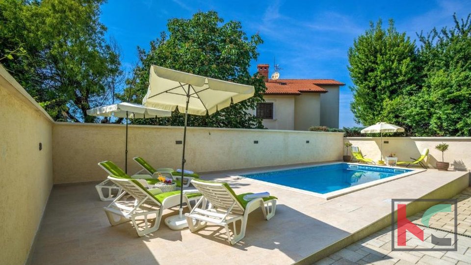 Istra, Pula, obnovljena hiša z bazenom in urejenim vrtom 311m2, garaža