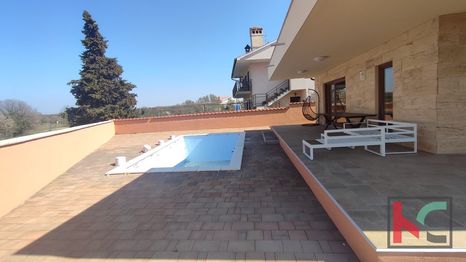 Istria, Dignano, Peroj, nuova casa per le vacanze con piscina modernamente arredata, vicino a Fasana