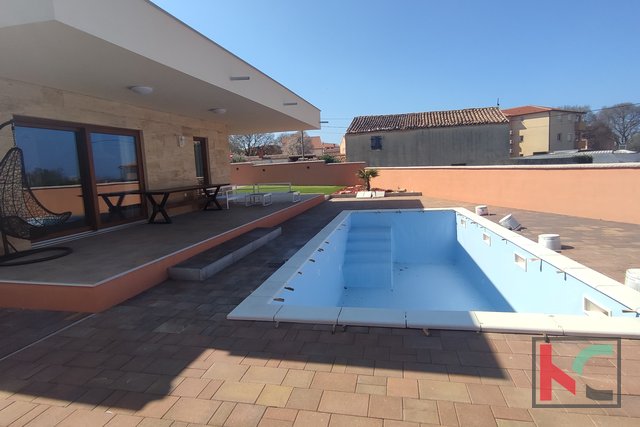 Istria, Dignano, Peroj, nuova casa per le vacanze con piscina modernamente arredata, vicino a Fasana