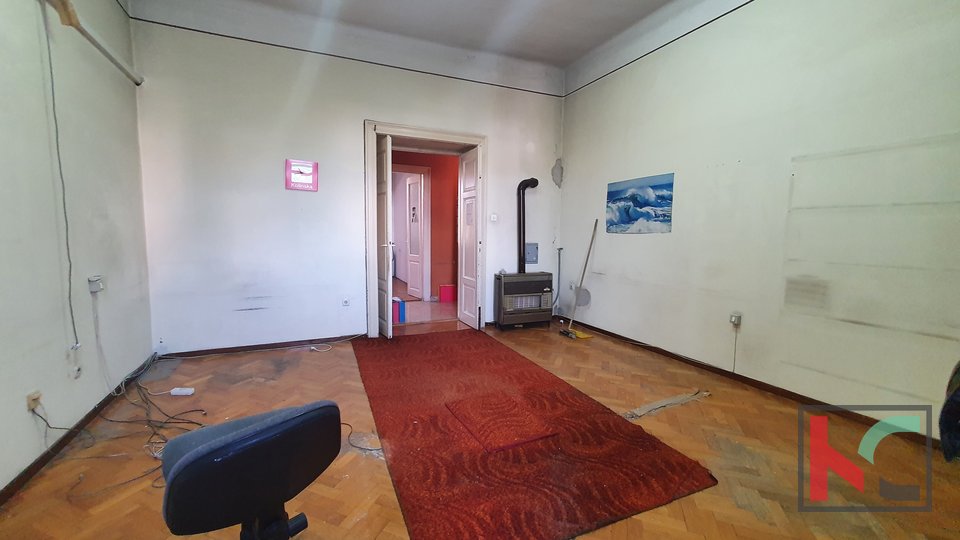 Pula, apartment 100 m2 in the city center in a busy location, first floor, EXCLUSIVE SALE