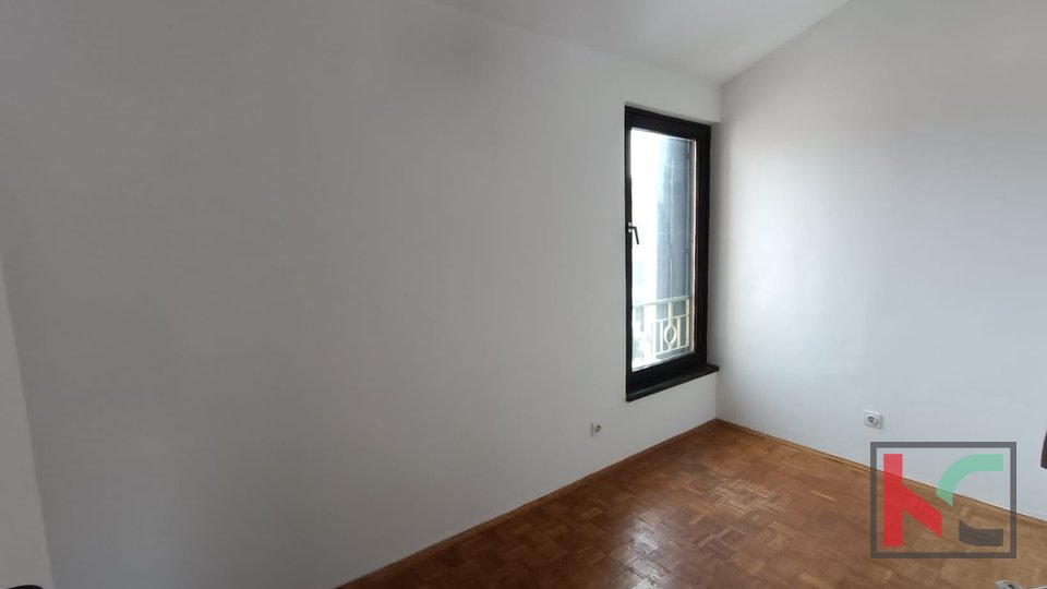 Istria, Pola, Sisplac, confortevole appartamento 81,85 m2 con vista mare
