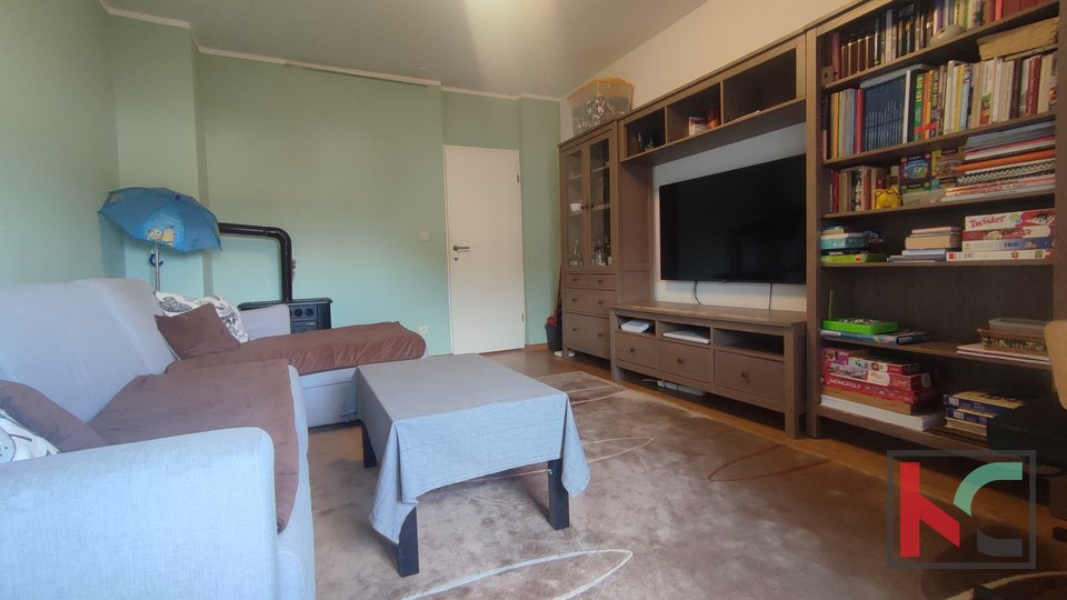 Pula, Veruda, einzigartige 3-Zimmer-Wohnung in attraktiver Lage, 500 m vom Meer entfernt
