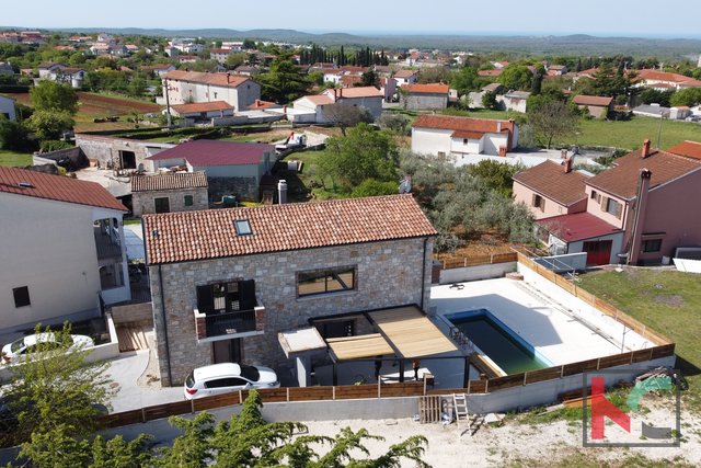 Istria, Kanfanar, authentic villa 200 m2 with pool and sea view