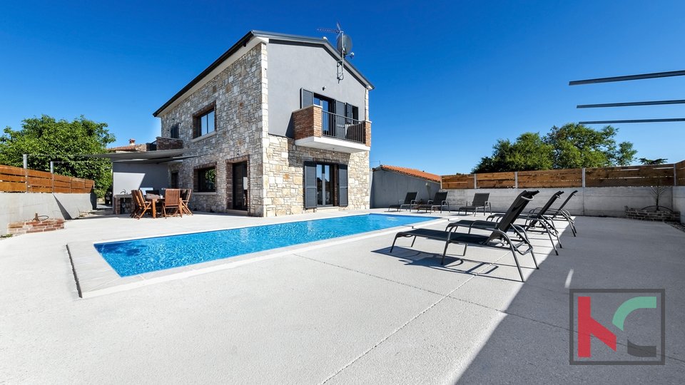 Istria, Kanfanar, autentica villa di 200 m2 con piscina e vista mare