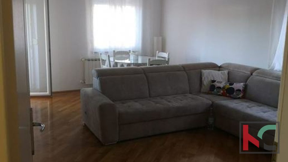 Istria, Pula, Vidikovac, comfortable three bedroom apartment with garage in an attractive location