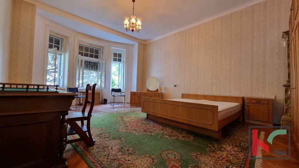 Veruda, Pula, apartment 64m2 in a charming Austro-Hungarian villa AND EXCLUSIVE SALE