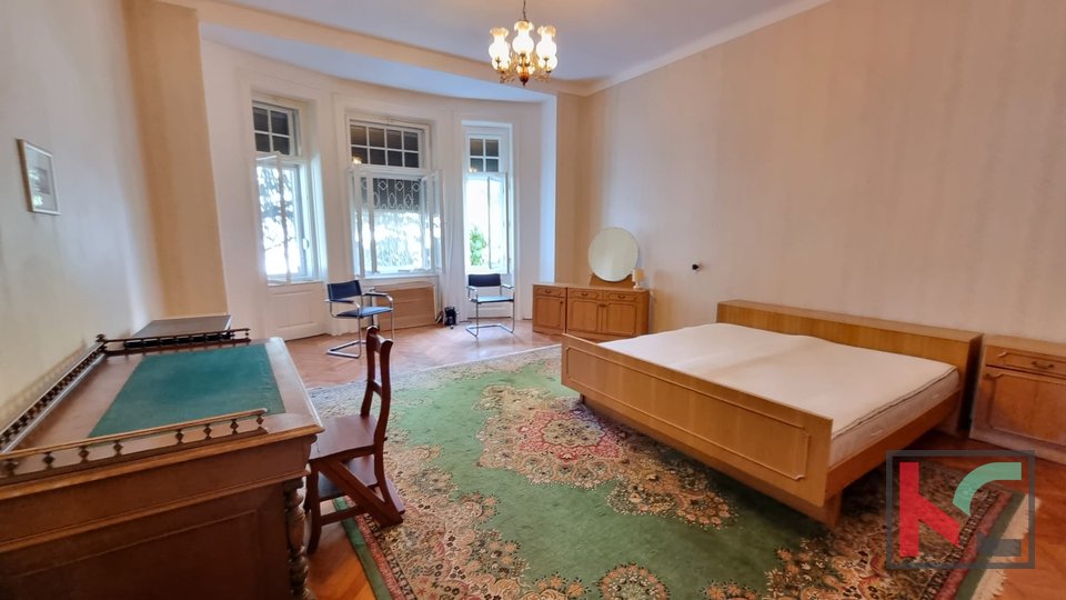 Veruda, Pula, apartment 64m2 in a charming Austro-Hungarian villa AND EXCLUSIVE SALE