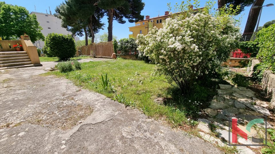 Veruda, Pula, Wohnung 64m2 in einer charmanten österreichisch-ungarischen Villa UND EXKLUSIVER VERKAUF
