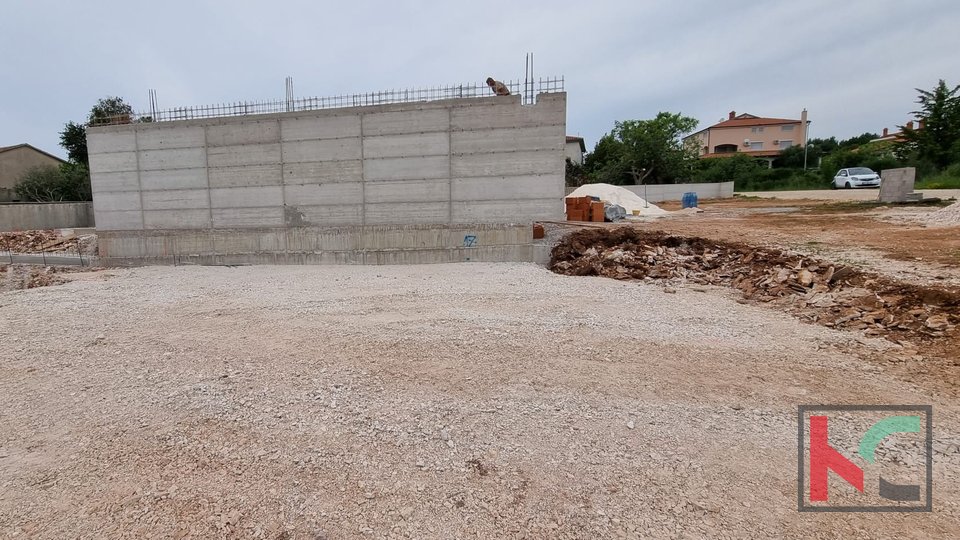 Istria, Medulin, luxury apartment 86m2 under construction with pool, garage