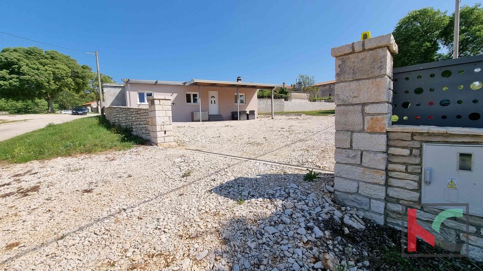 Istra, Bale, kuća 55m2 na okućnici od 660m2