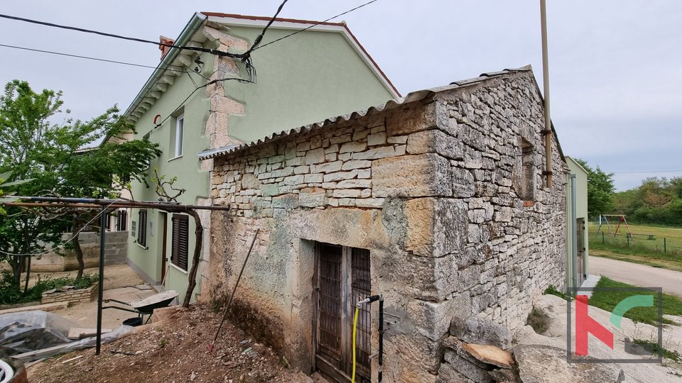 Istria, Bibići, house 160m2 with a lot of potential