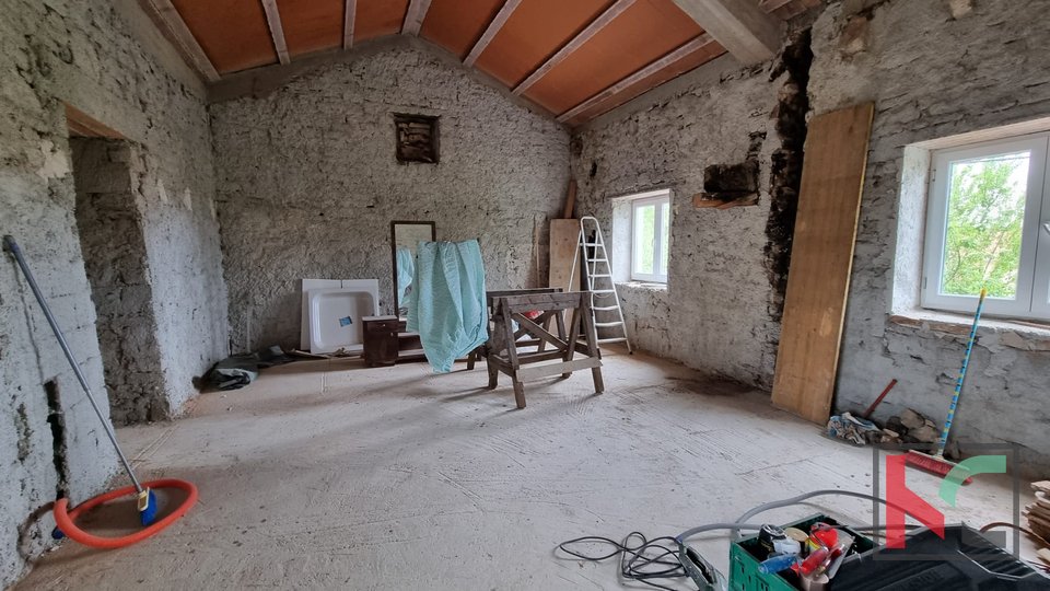 Istria, Bibići, house 160m2 with a lot of potential