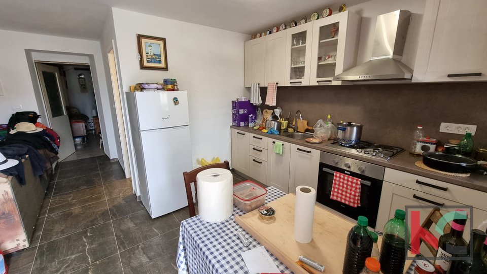 Istria, Bibići, house 160m2 with a lot of potential