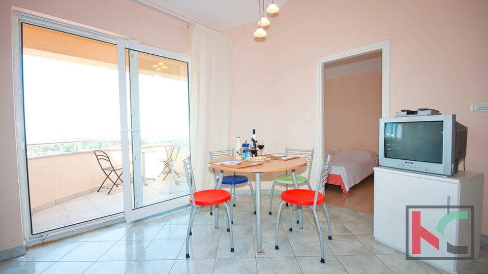Истрия, Премантура, дом на 13 квартир, вид на море, инвестиционная возможность
