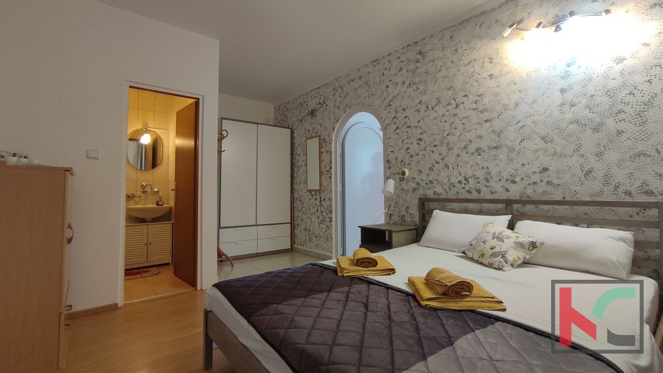 Istria, Peroj, casa 160m2, con tre unità abitative, opportunità per vivere e/o ai fini dell'affitto turistico
