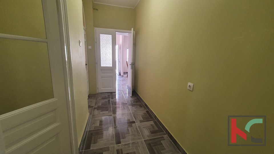 Pula, 200 m from the Arena, renovated detached house with great potential
