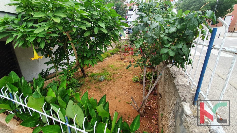 Pula, Valkane, Casa in ottima posizione con giardino