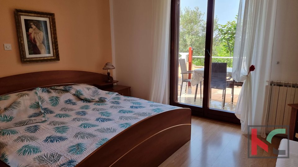 Istra, Fažana, kuća sa 5 apartmana i pogledom na more
