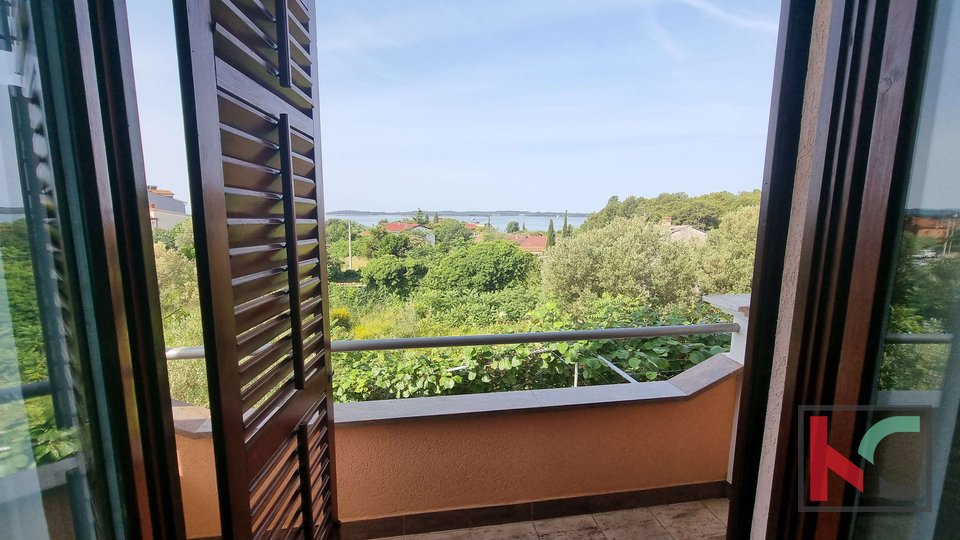 Istra, Fažana, kuća sa 5 apartmana i pogledom na more