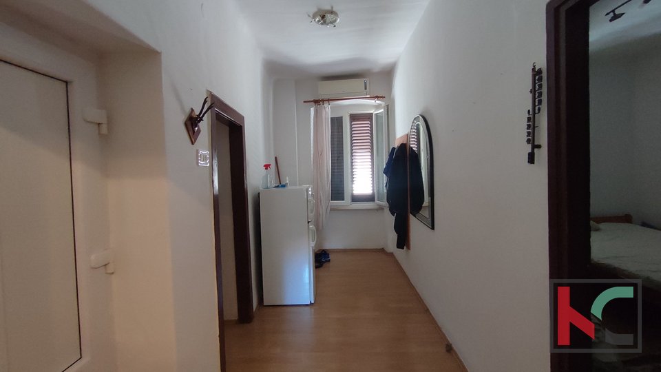 Истрия, Пула, квартира 64,82 м2 в центре города на 1 этаже, балкон