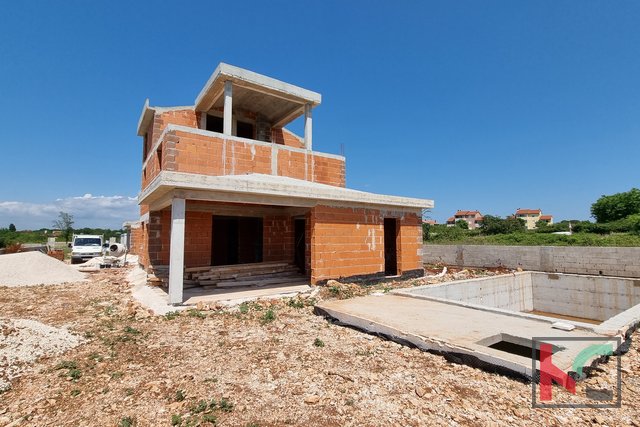 Istria, Vodnjan, Two villas under construction with swimming pools and sea views