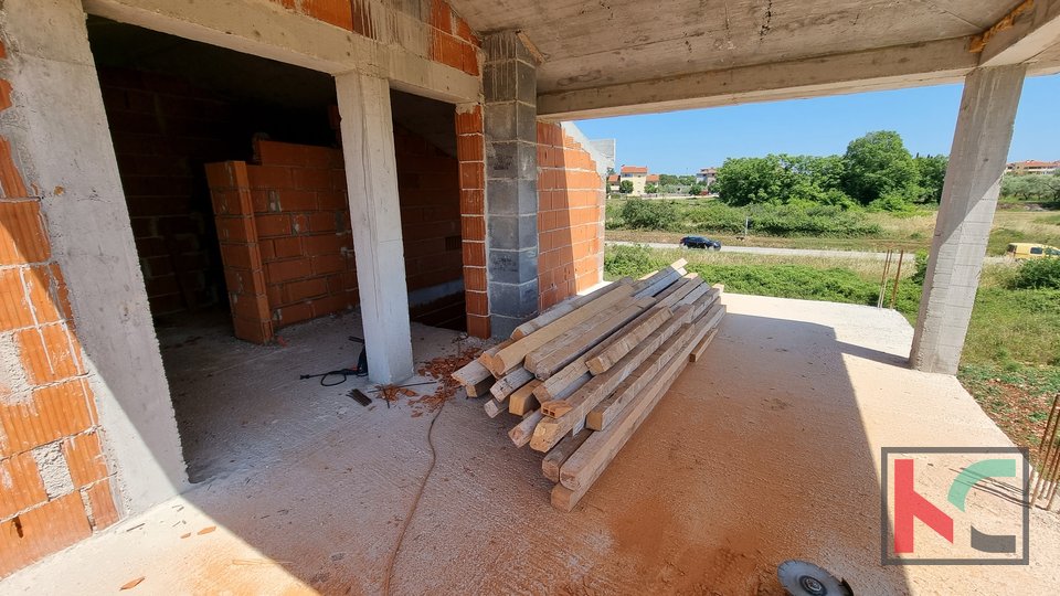 Istria, Vodnjan, Two villas under construction with swimming pools and sea views