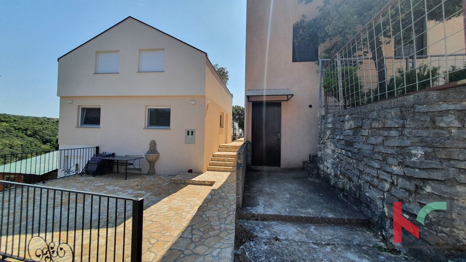 Istra, Pavićini, obnovljena kuća 100m2 na tri etaže