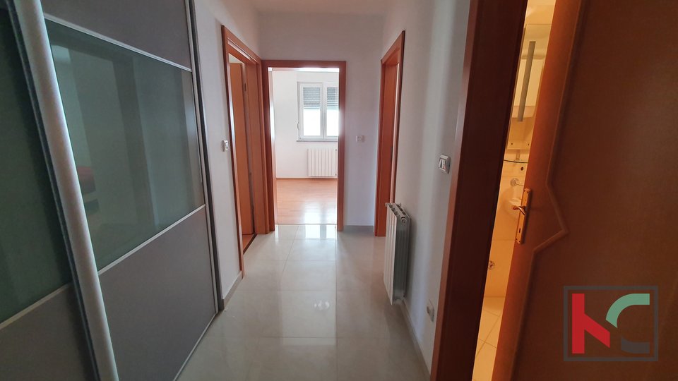 Pula, Valkane, apartment 70 m2, 200 m from the sea, beautiful three bedroom apartment in a new building with an elevator