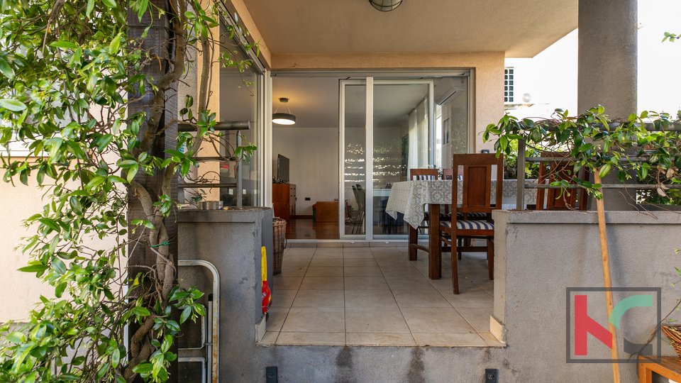 Pula, Monte Magno, moderno appartamento con due camere da letto con bellissimo giardino e piscina
