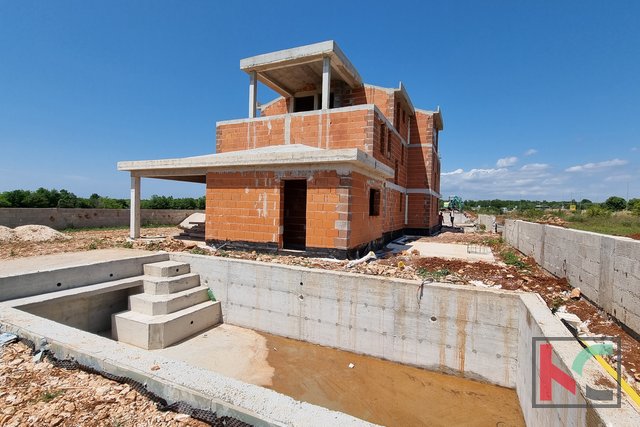 Istria, Vodnjan, Villa under construction with pool and sea view