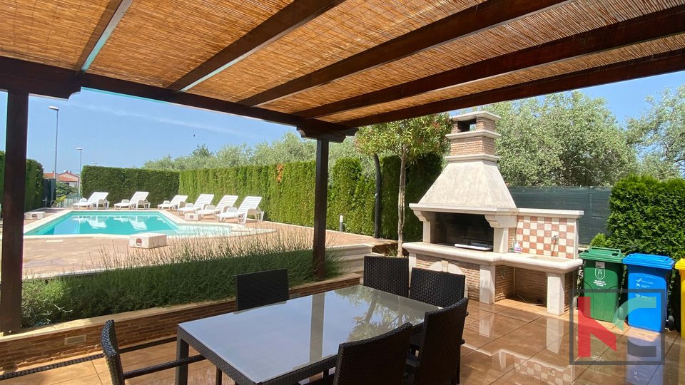 Istria, Fasana, bella e confortevole villa con piscina, a 400 m dal mare