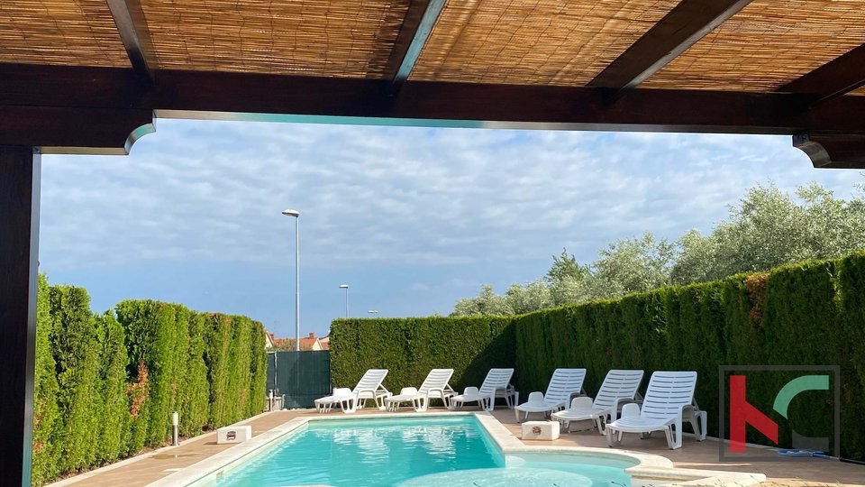 Istria, Fasana, bella e confortevole villa con piscina, a 400 m dal mare