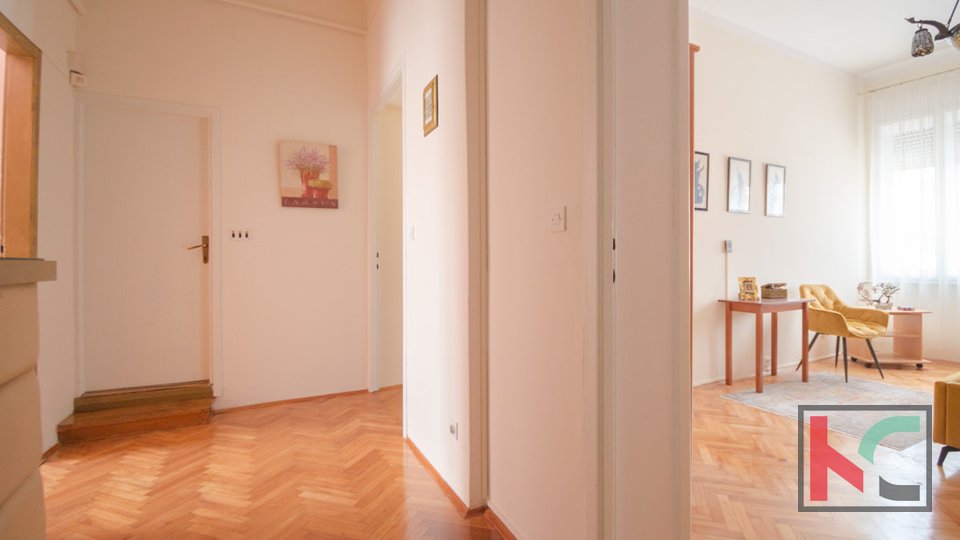 Pula, Strogi centar apartment 65,66m2 in retro edition