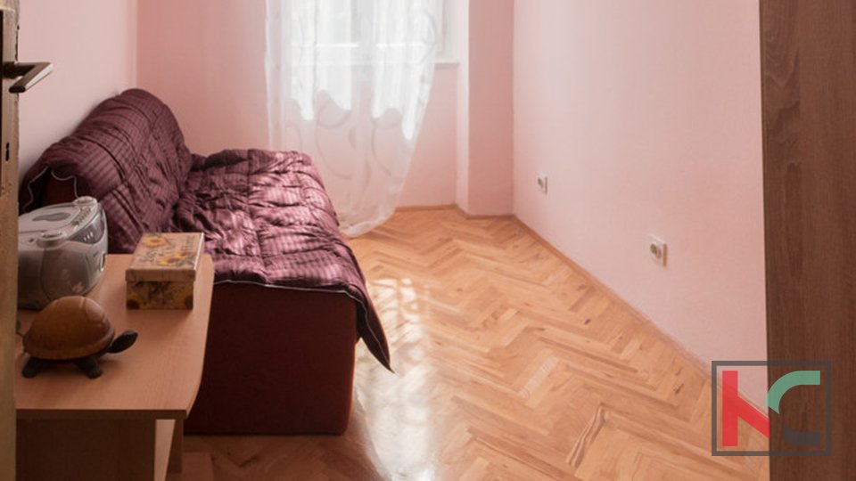 Пула, Strogi centar квартира 65,66м2 в ретро версии